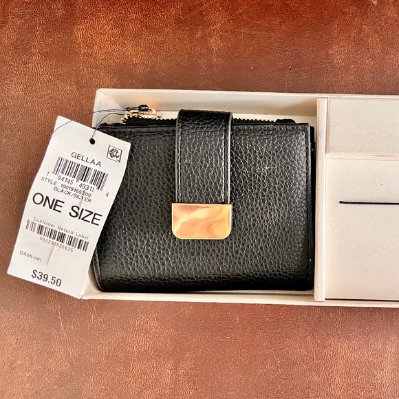 Macys On 34th Gellaa wallet - Picture 1 of 5